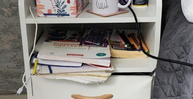 тумбочка с розеткой